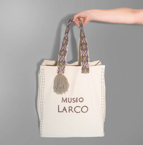 Bolso Del Museo Larco Con Asas Bordadas Ayacucho Y Cajamarca - Imagen 3